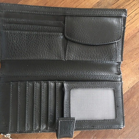 Matt & Nat Black Vegan Leather Wallet - Picture 4 of 5